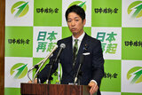 日本維新の会の両院議員総会で、連立合意について発言する藤田文武共同代表